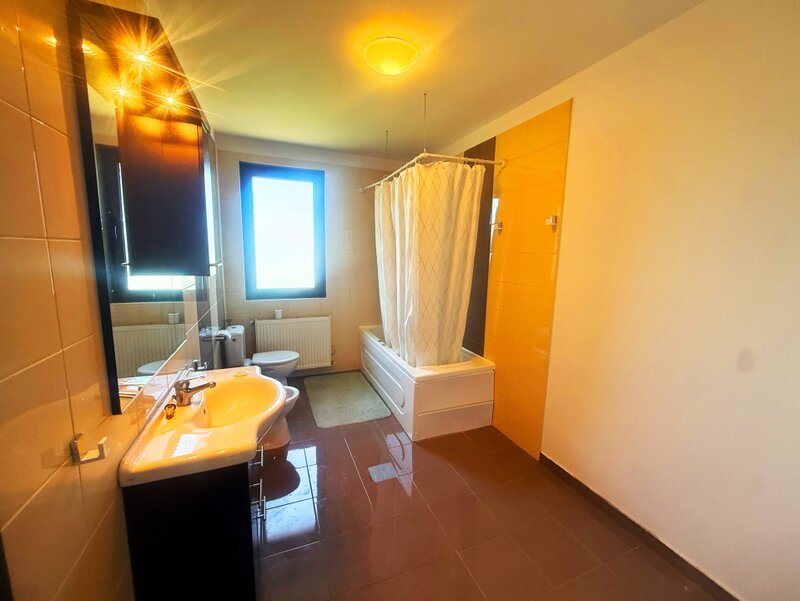 Pipera  Vila spatioasa si eleganta in Pipera – zona Porsche / Hotel Alexander